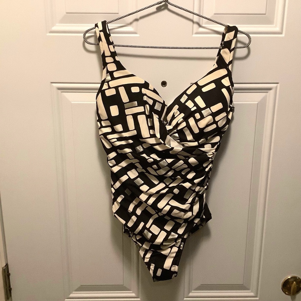 Miraclesuit Geometric Estilo Tummy Control Swimsuit Retro Pinup *See Flaw*